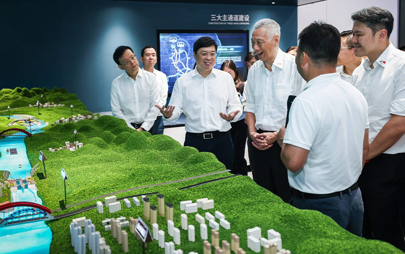 快讯｜新加坡国务资政李显龙到访嘉峪关，，，，，，西部陆海新通路北部湾港展厅迎来高规格表事参观
